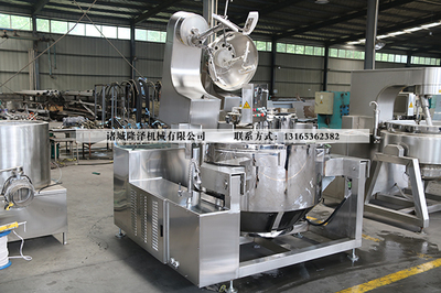 楊梅醬料攪拌炒鍋炒制楊梅醬 開胃消暑,酸甜可口